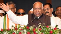 खड़गे के बयान पर विवाद: नेता विवादित बयान क्यों देते हैं, क्या उन्हें क़ानून का डर नहीं?