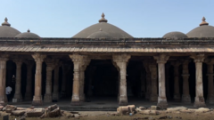 भरूच की 700 साल पुरानी जुमा मस्जिद की जगह क्या कभी जैन मंदिर था? कोर्ट पहुंचा विवाद